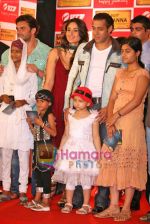 Kareena Kapoor, Salman Khan, Sohail Khan at Main Aur Mrs Khanna VIP Make a Wish foundation event in Taj Land_s End on 11th Oct 2009 (4).JPG